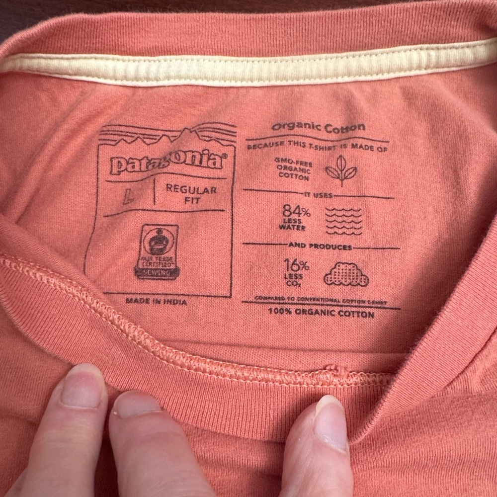 Patagonia Unisex T-Shirt in rusty orange/coral size L - Picture 5 of 6